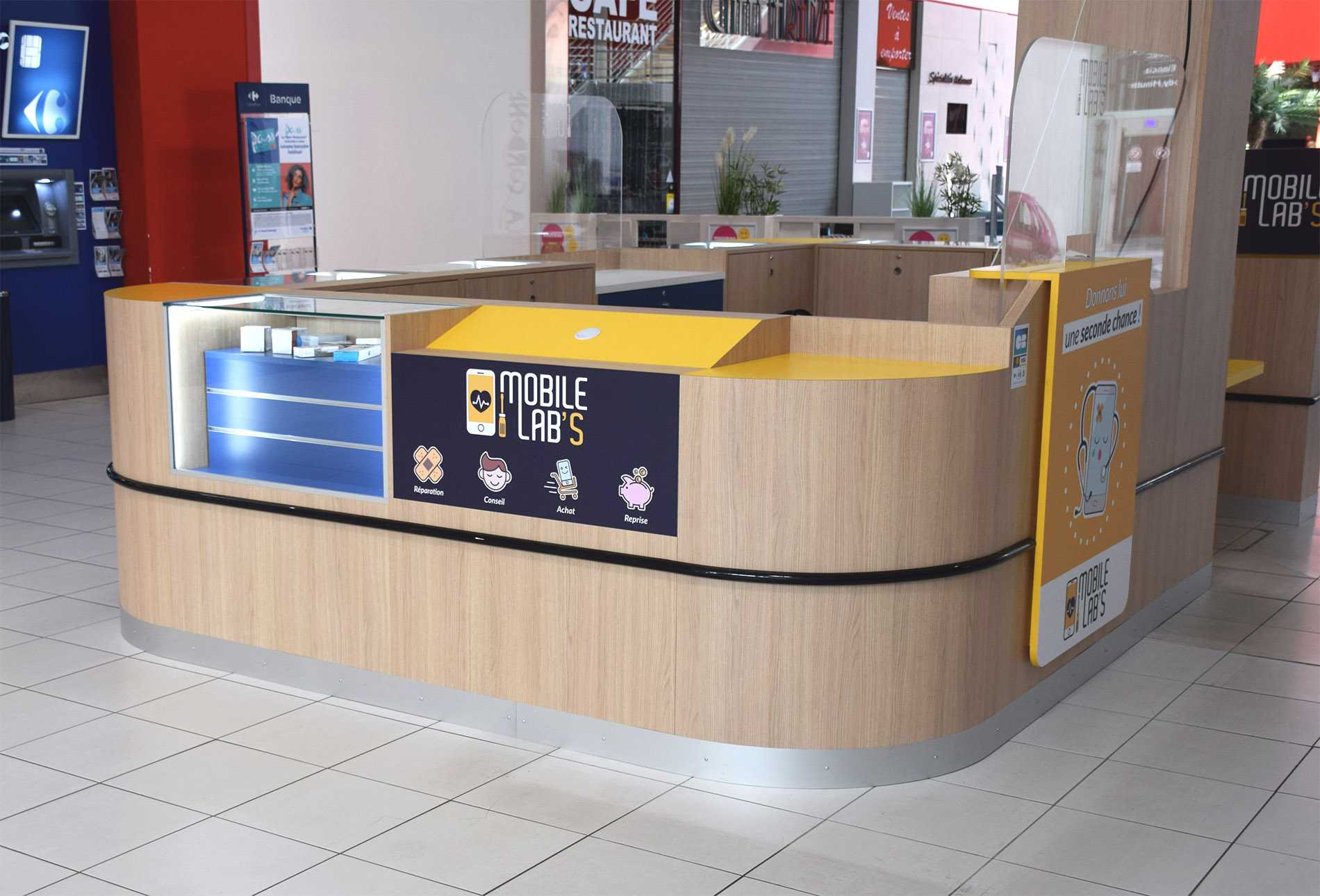 Image de notre superbe stand dans la galerie commerciale de Carrefour Riom Sud